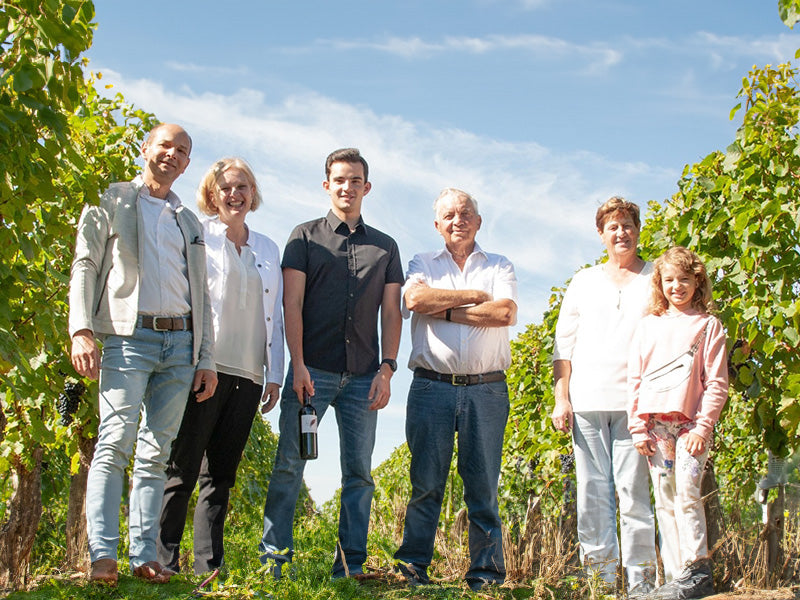 Familie Schlögl im Weingut in Lutzmannsburg